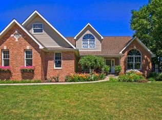 904 Mary Ellen Dr, Crown Point, IN 46307