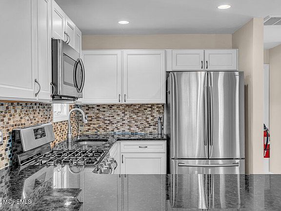 3rd image of 1407 Edgemere Road