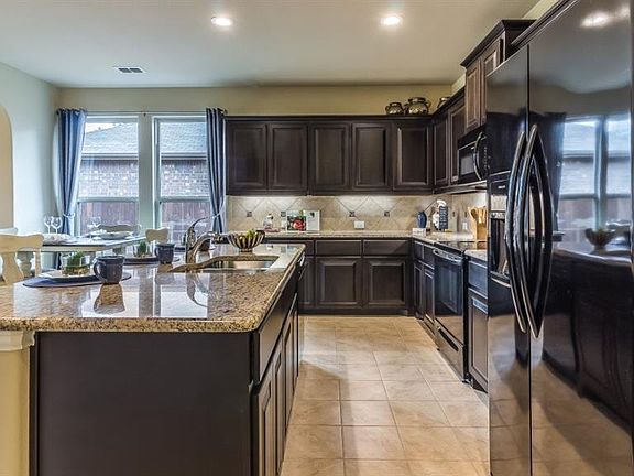 Photos shown here may not depict the specified home & features included are for illustration purposes only.