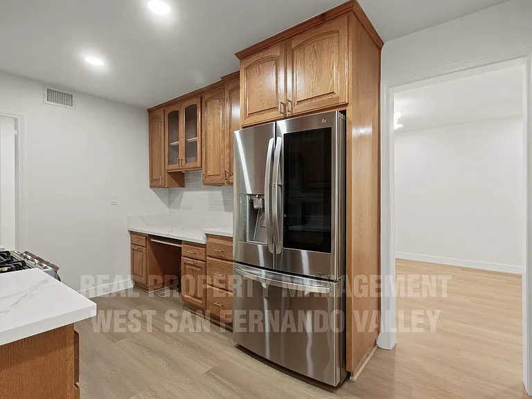 12920 Aetna St — Photo 14