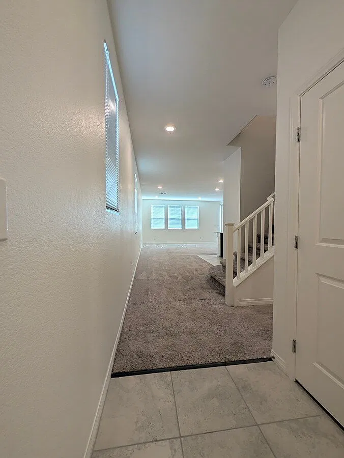 5 bed, 3.0 bath, 2469 sqft, $2,398 — Photo 3