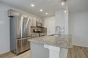 1304 Robin St — Photo 2