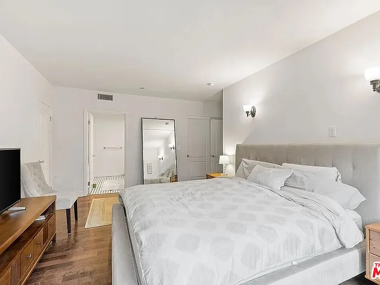 1522 Amherst Ave #101 — Photo 20