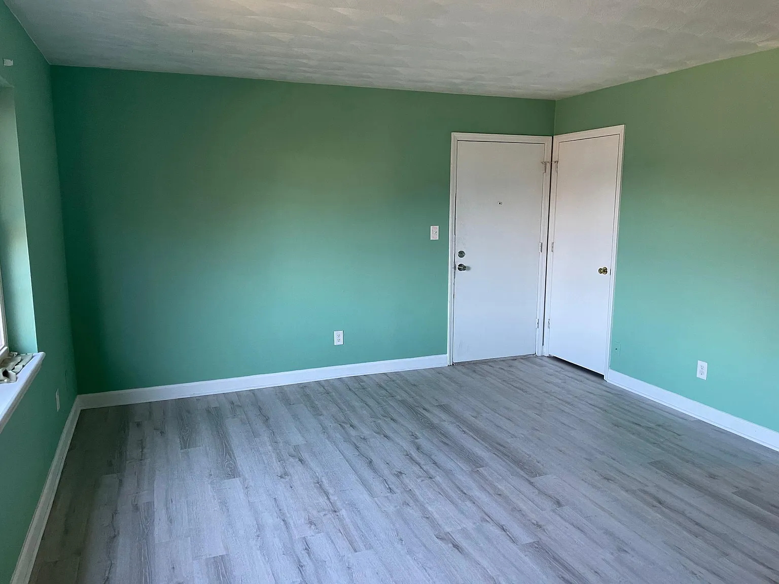 2 bed, 1000 sqft, $995 — Photo 2