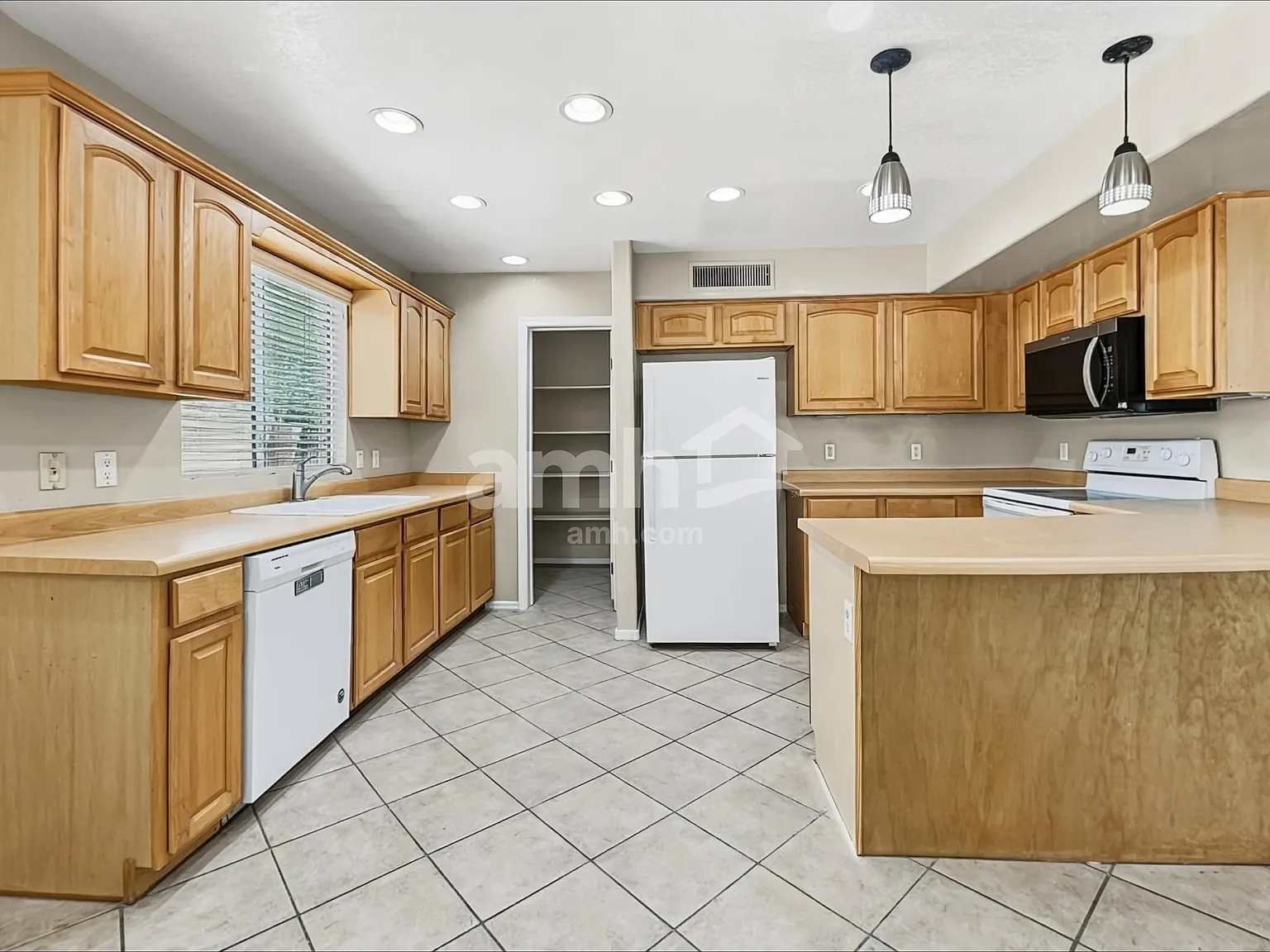4 bed, 3.0 bath, 2285 sqft, $2,670 — Photo 3