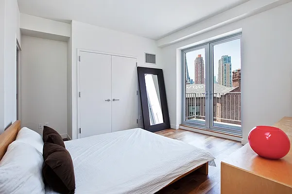 Sold by Modern Spaces | media 10