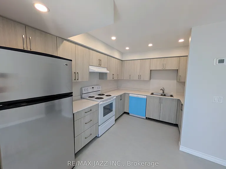 770 King St E #202 — Photo 7