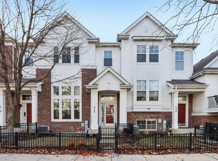 426 Plaza Pl, Aurora, IL 60504