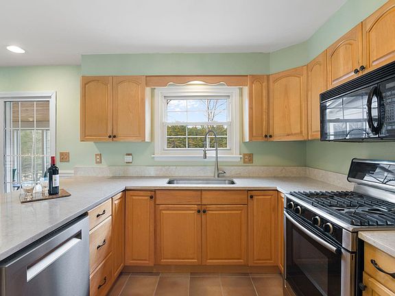 3rd image of 143 Hillwinds Road