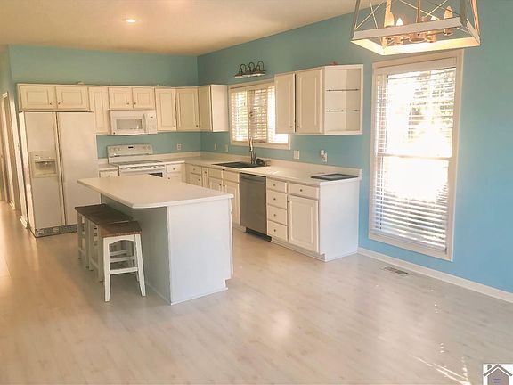 3rd image of 205 Englewood Blvd