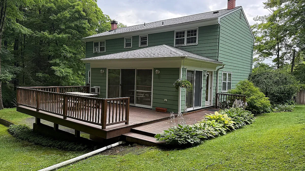 46 Topstone Dr — Photo 2
