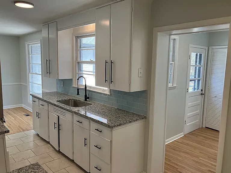 4 bed, 2190 sqft, $2,400 — Photo 4