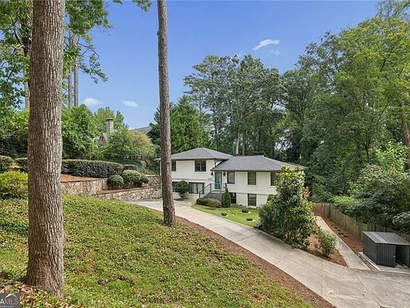 3rd image of 3131 Dale Dr NE