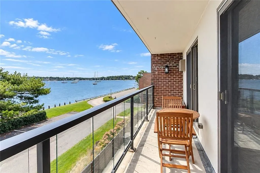 2 bed, 2.0 bath, 1035 sqft, $8,000 — Photo 1