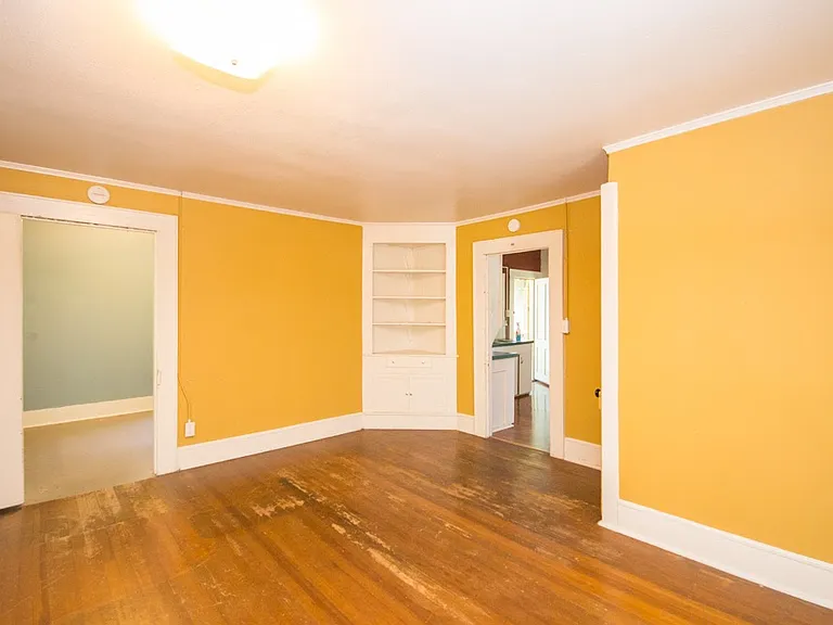 433 SW 5th St — Photo 5