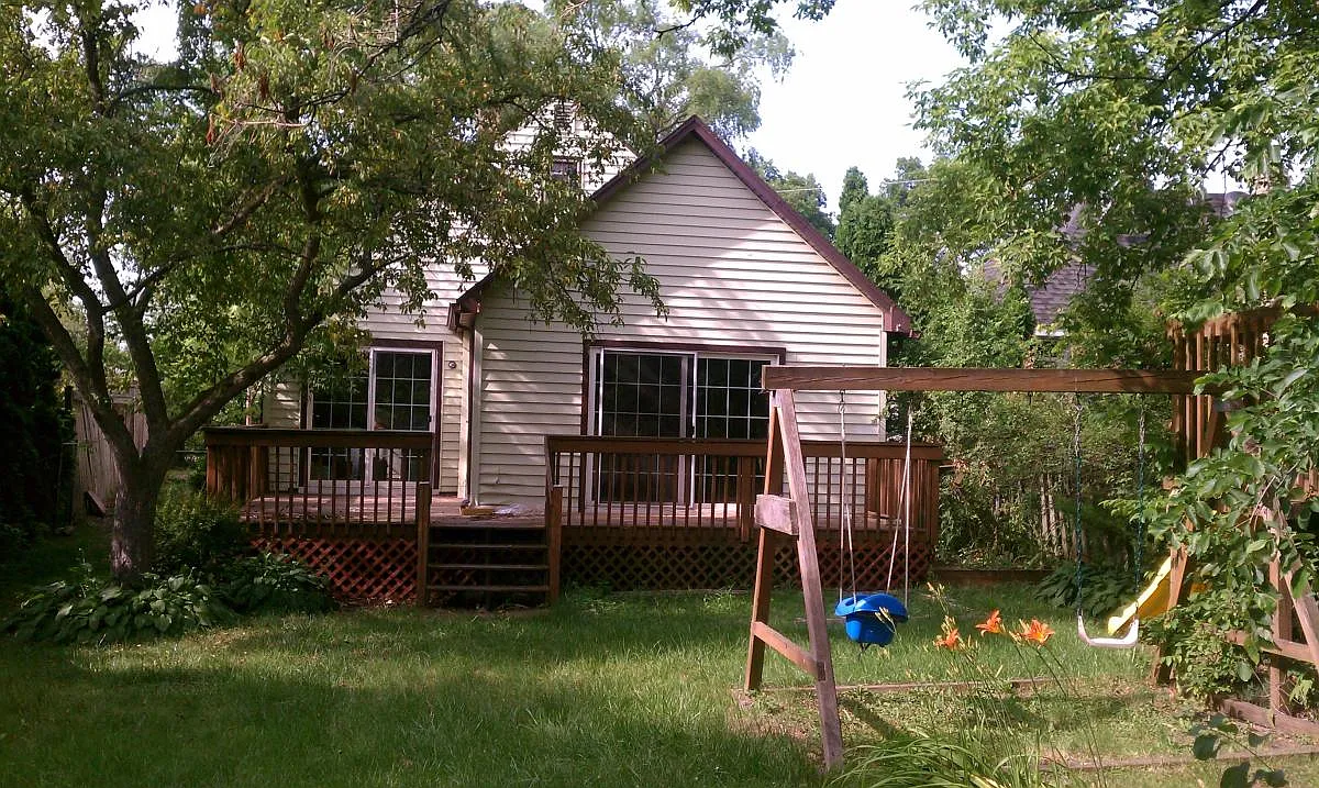 3 bed, 1270 sqft, $2,350 — Photo 1