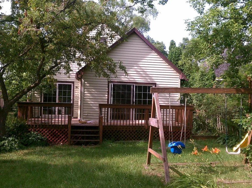 11 E Lake Shore Dr