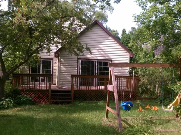11 E Lake Shore Dr, Round Lake Park, IL 60073