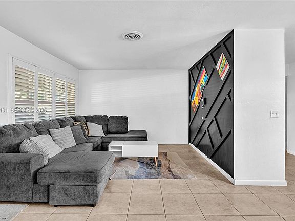 5th image of 186/188 SE 27th Way