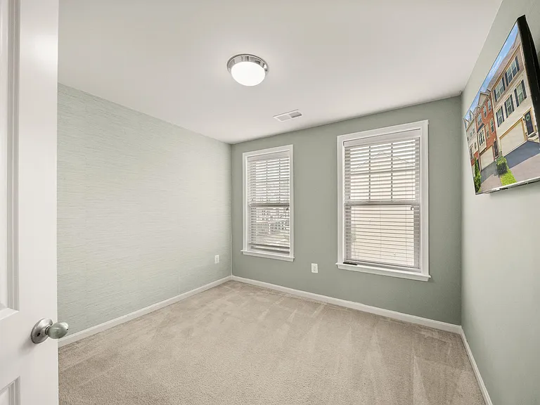 1439 Occoquan Heights Ct — Photo 35