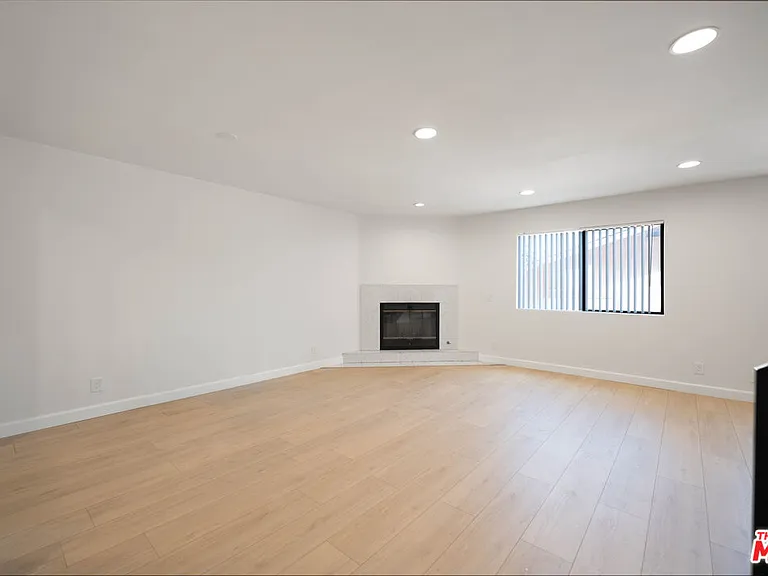 5327 Lexington Ave #B — Photo 8