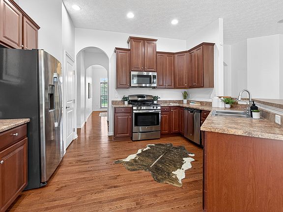 5th image of 100 York Gate Dr