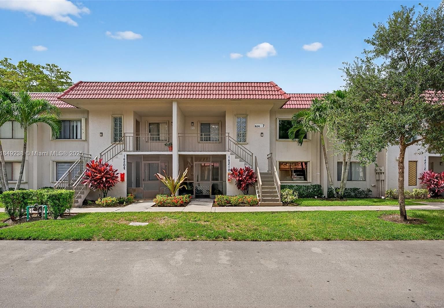 16210 Laurel Dr #203