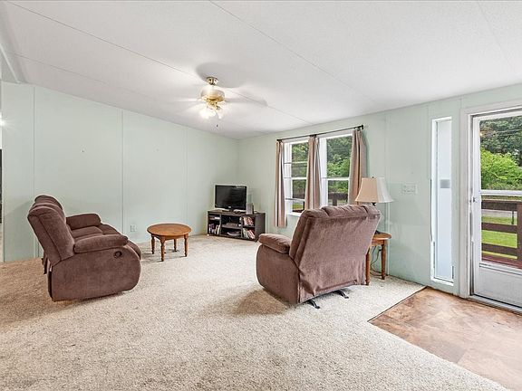 5th image of 611 General Bragg Dr