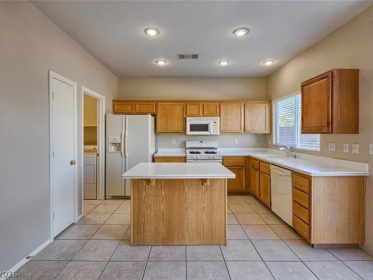 10054 Cambridge Blue Ave — Photo 9