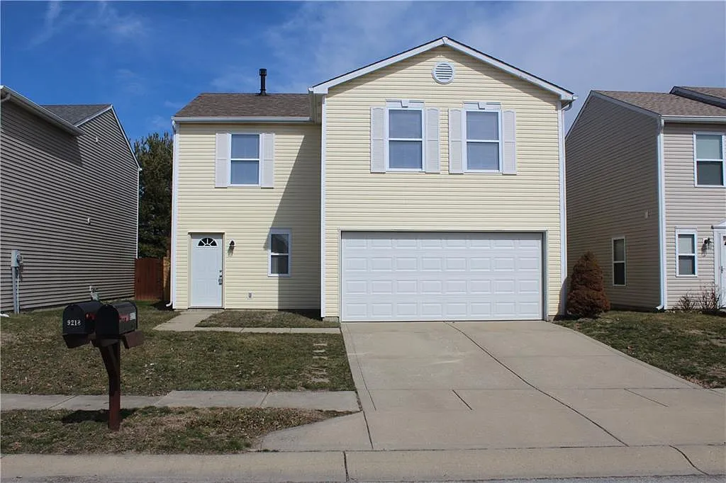 9218 Blue Pine Dr photo 1