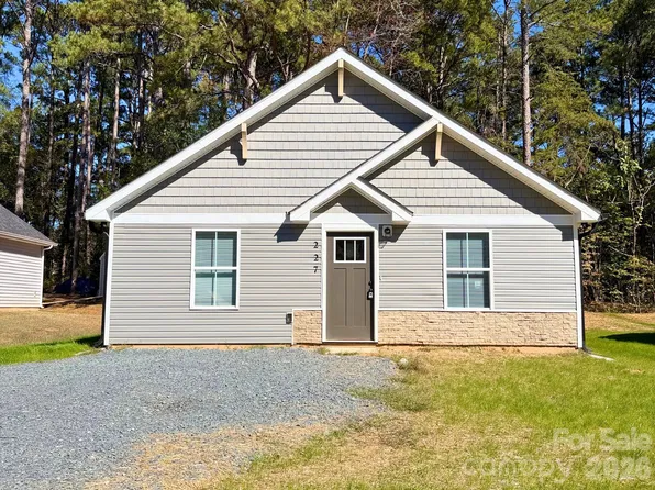 215 Casedy Dr, Winston Salem, NC 27107