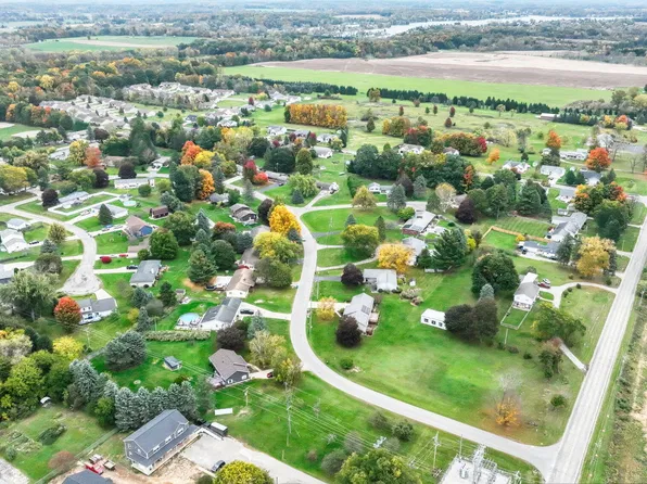 275 Normandy Dr, Onsted, MI 49265