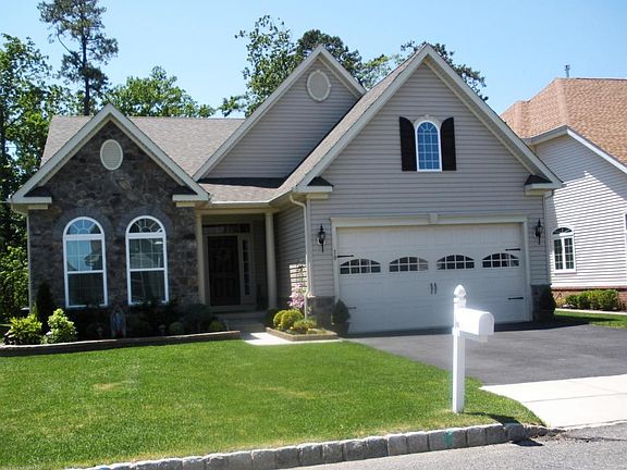 2nd image of 10 Eldorado Dr