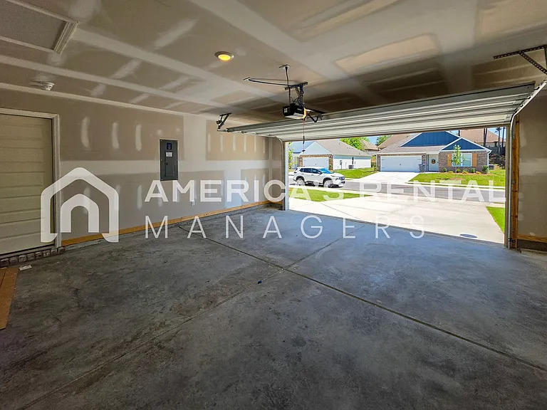 324 Oakmont Cir — Photo 41