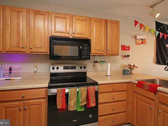 3rd image of 1366 Hunters Rd APT K