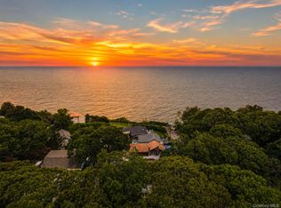 24 Thomas Rd, Sound Beach, NY 11789