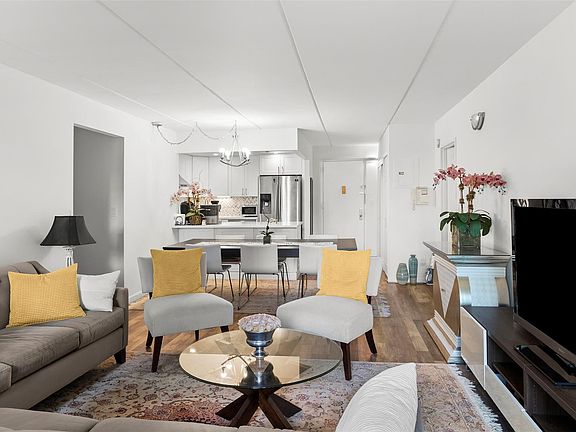 3rd image of 1376 Midland Avenue #404