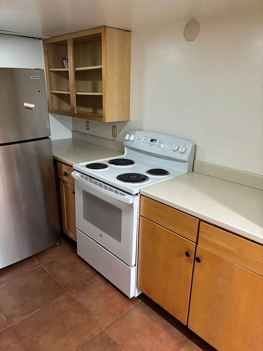 Building Photo - 403 E 6th St #3