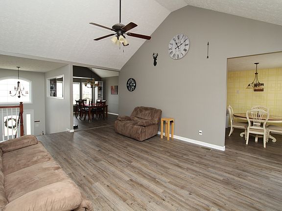 2nd image of 710 Superior Ln