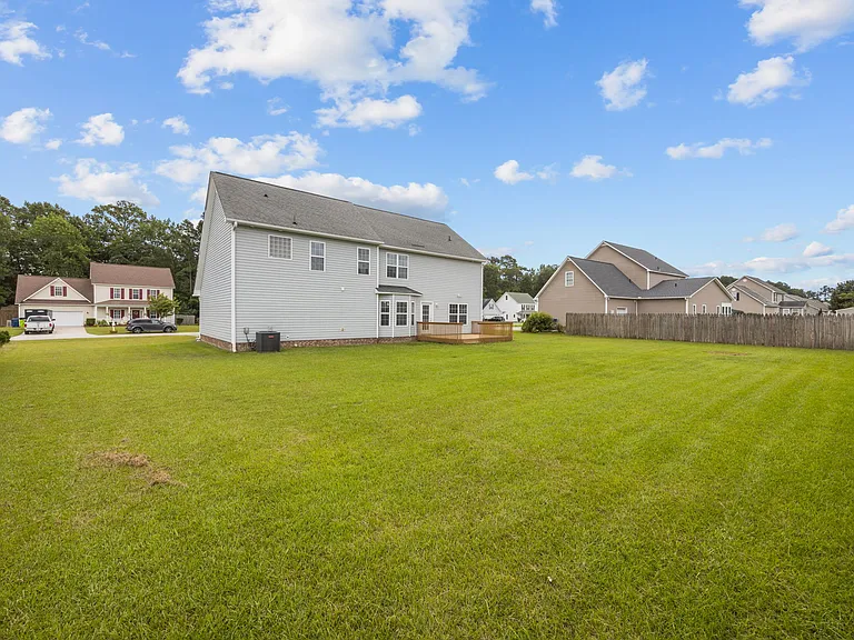 203 Macdonald Blvd — Photo 39