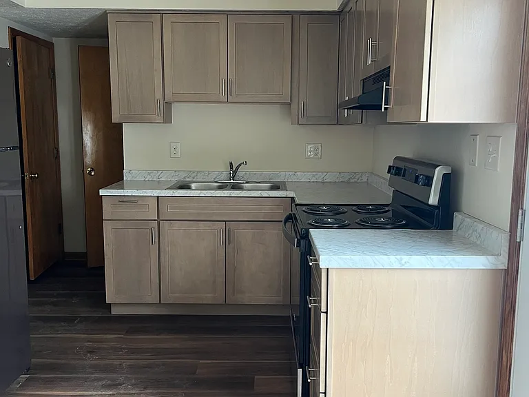 Bella Dora's Graham/Vira Rd. Townhouses — Photo 8