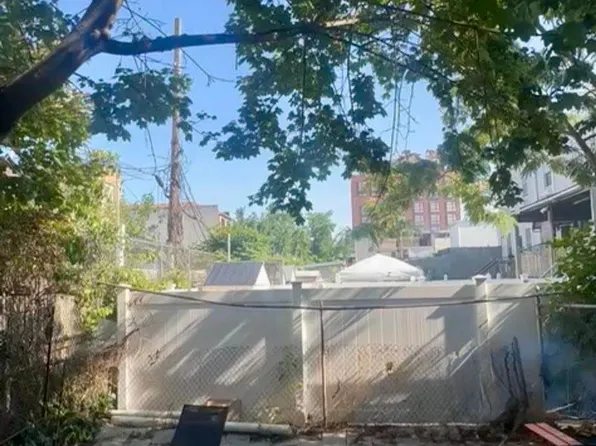 920 Glenmore Avenue image 1 of 10