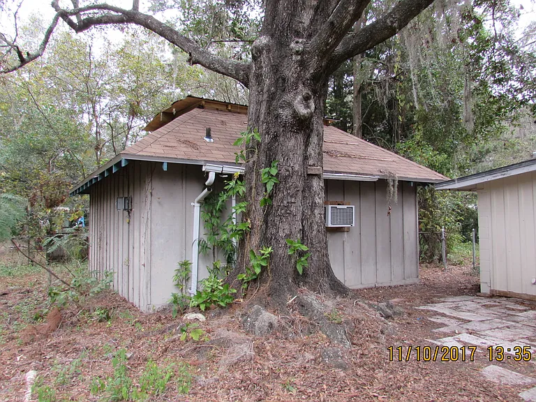 detached cottage