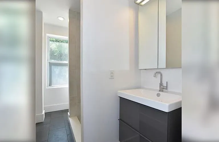 2nd floor full bath