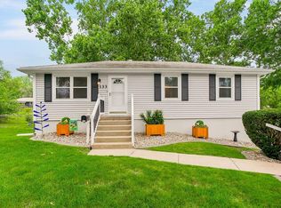 133 NW Lakeview Ct, Blue Springs, MO 64014