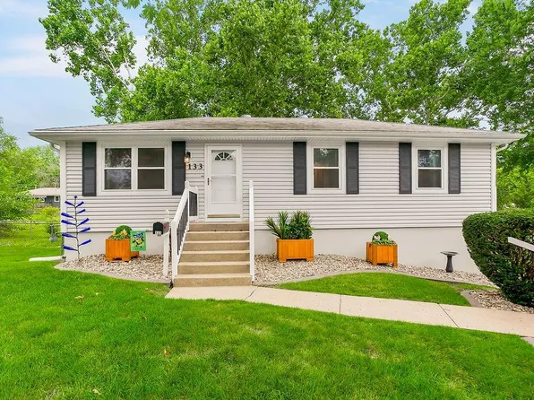133 NW Lakeview Ct, Blue Springs, MO 64014