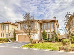 36 Kettlepond Rd, Jericho, NY 11753