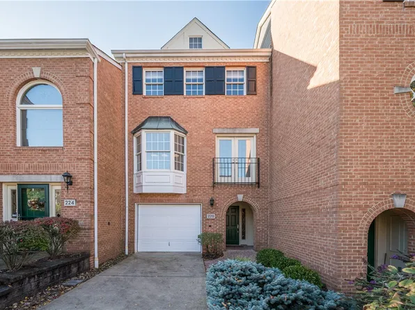 220 Merion Dr, Pittsburgh, PA 15228