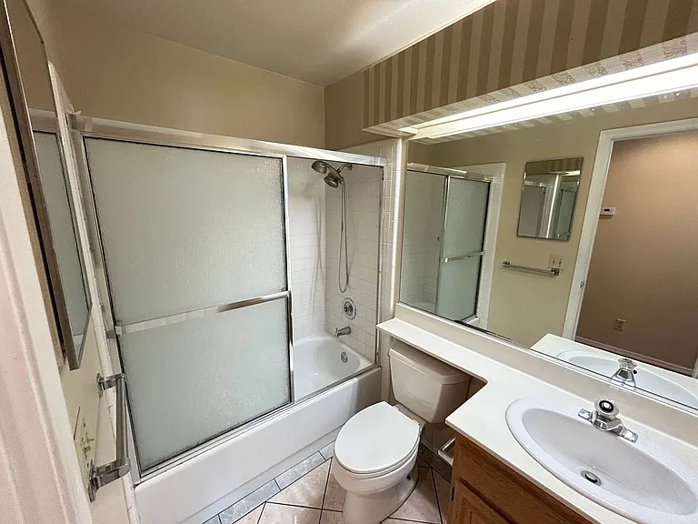 4552 Bradpoint Dr — Photo 21