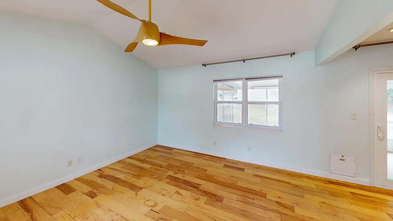 3 bed, 2.0 bath, 1116 sqft, $1,860 — Photo 4